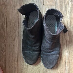 Geox Chocolate Suede Ankle Boots size 36